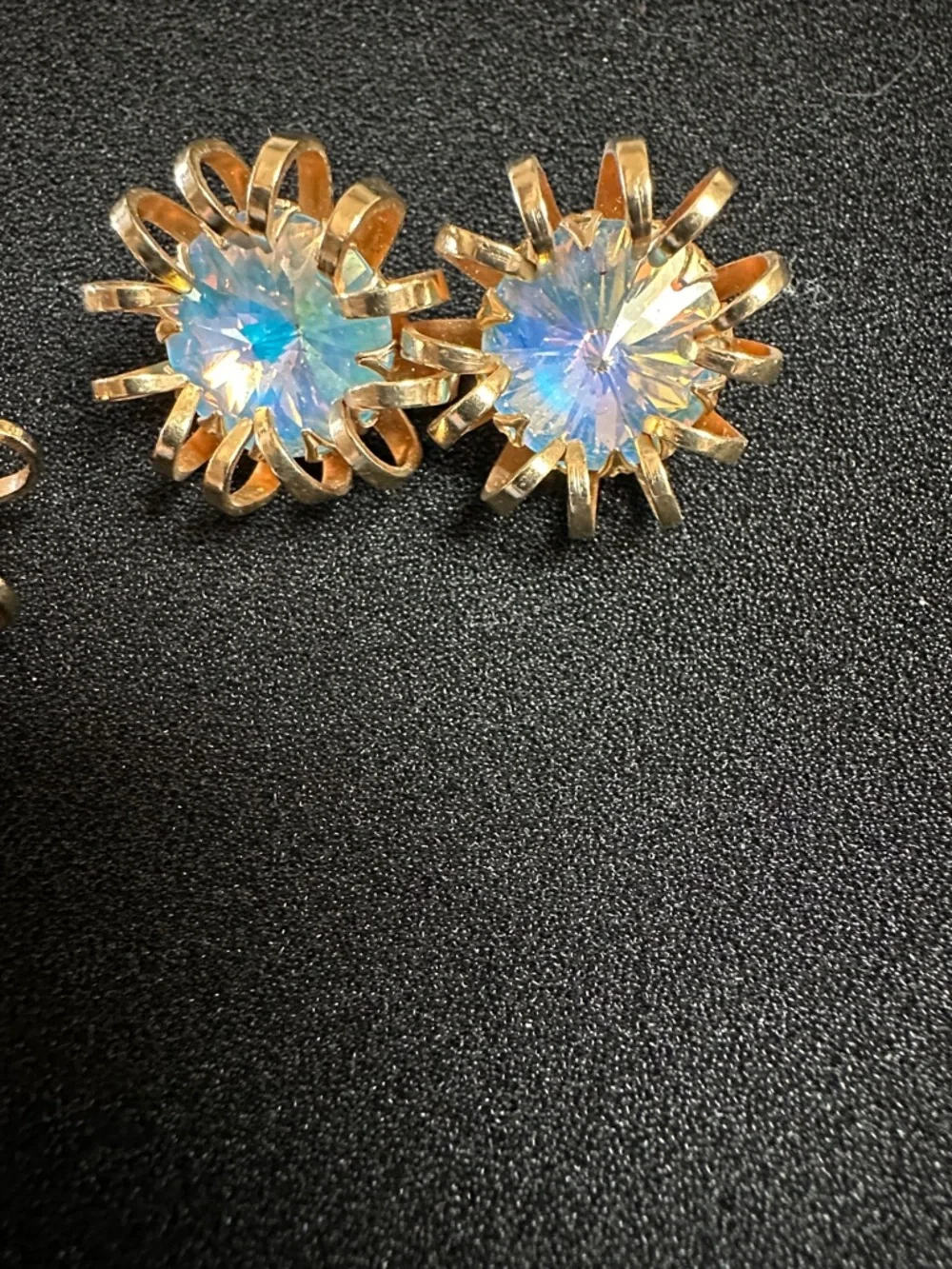 1969 Sarah Coventry Mystic Blue Brooch and Clip-On Earrings - Picture 11 of 13